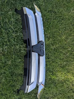 2016-2018 Mitsubishi Outlander Front Upper Grille OEM 7450A992