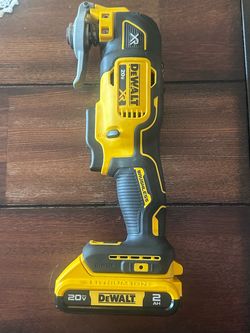 DEWALT 20V XR Brushless Oscillating Multi-Tool with Battery