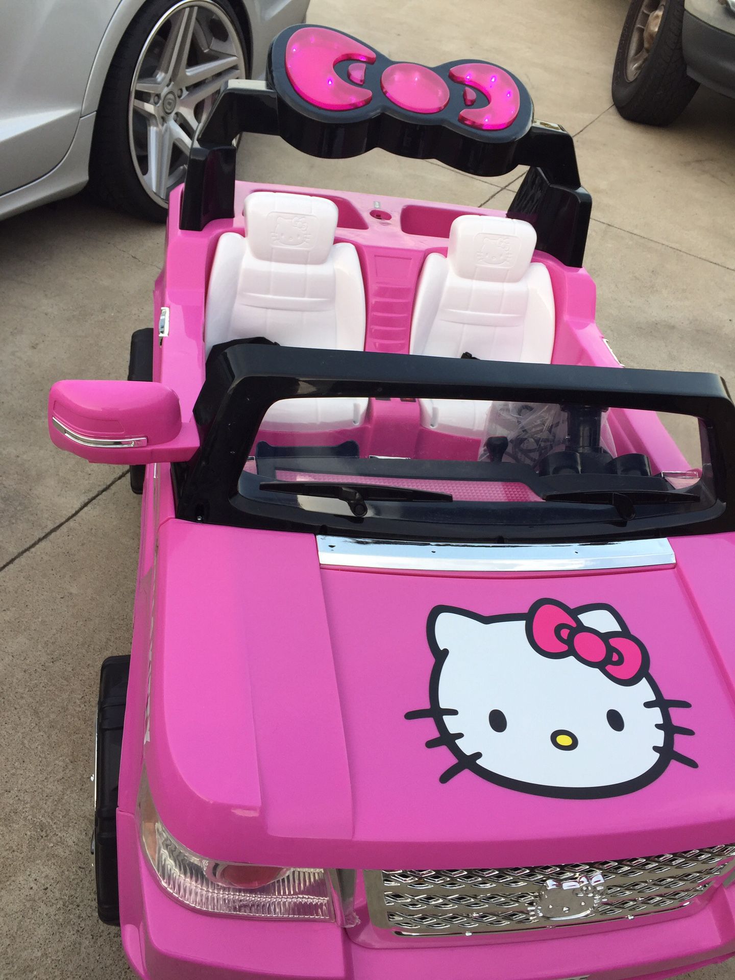 NEW CONDITION Hello Kitty SUV 12volt electric kids ride on cars power  wheels for Sale in Moreno Valley, CA - OfferUp