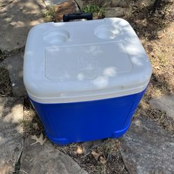 60 Qt Rolling Cooler 