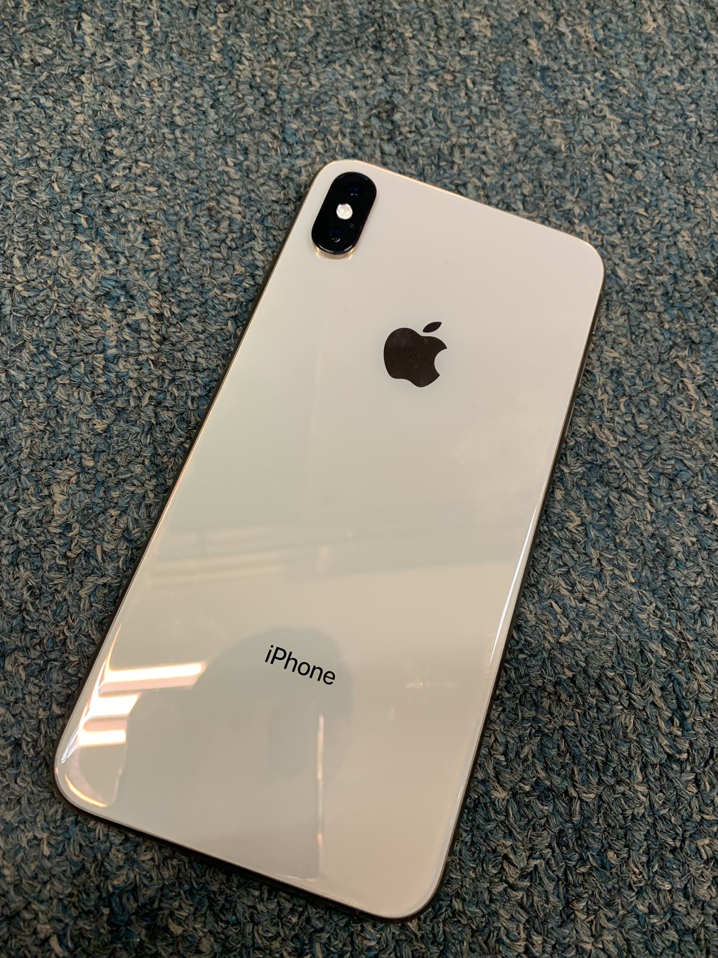 iPhone xmax 64 gb unlocked