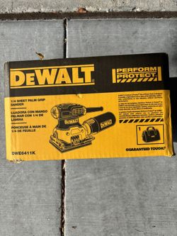 DeWalt Corded 2.3 amps 1/4 Sheet Sander