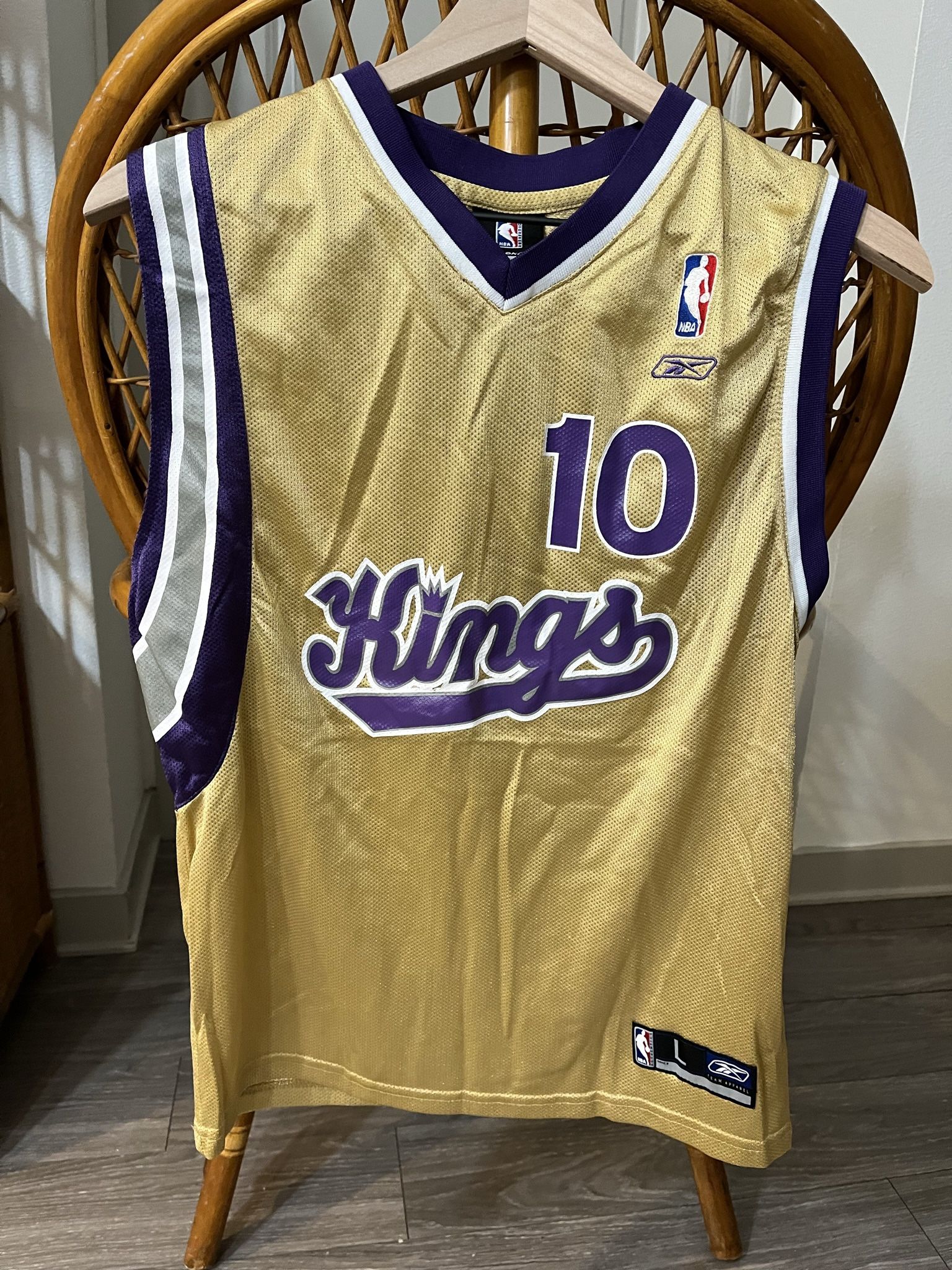Gold Sacramento Kings Mike Bibby Jersey (size: Youth L)