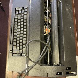 Vintage IBM Selectric Il Typewriters 