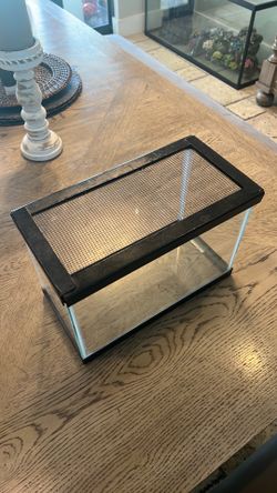 2.5 gallon Glass Tank/Metal Top
