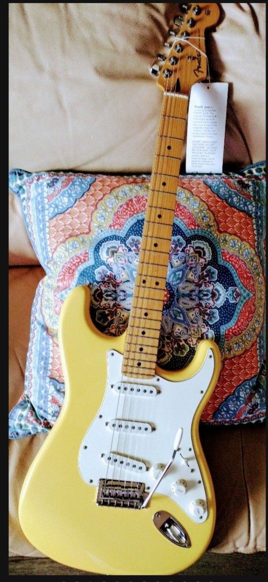 Stratocaster Performing Great with Upgraded SSS Lollar Pickups & Fulcrum Tremolo, New Condition + Gig bag; Trade Your Telecaster+$