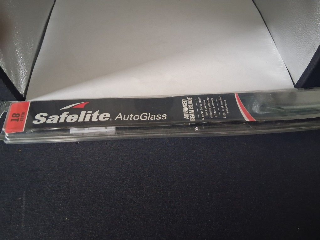 Safelite Windshield Wipers Blades, (22" & 18")