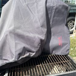 Bbq used 2 times but never cleaned needs cleaning  charcoal