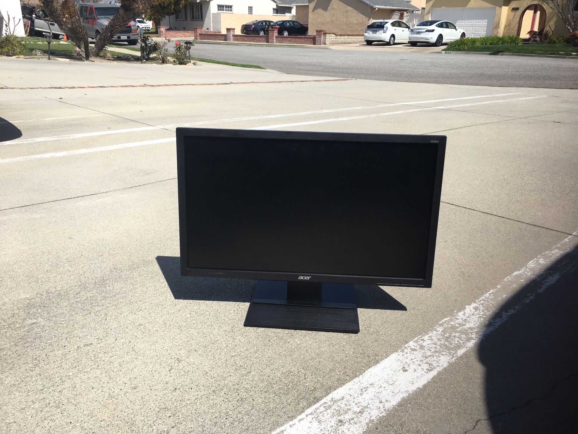 PC MONITOR FOR COMPUTER DESKTOP 23” RUNS GREAT LOOK !