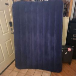 Full size air mattress