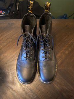 Dr. Martens like-new for sale men’s