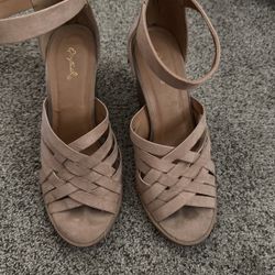Size 8 women’s heel 
