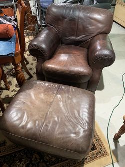 Large brown chair with ottoman