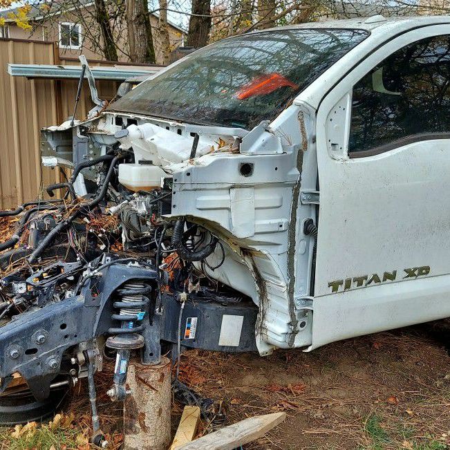 NISSAN TITAN XD 2018 Parting out, Doors, CAB... OEM