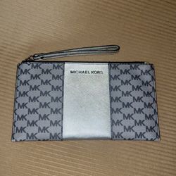 Michael Kors Zip Pouch Wristlet - New