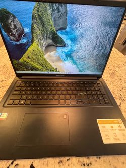 Asus Vivoboon 17 laptop Intel Core i5 X1704VA 16gb Computer