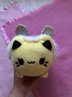 Tasty Peach Studios Meowchi Queen Bee plush toy ⋆. 𐙚 ˚