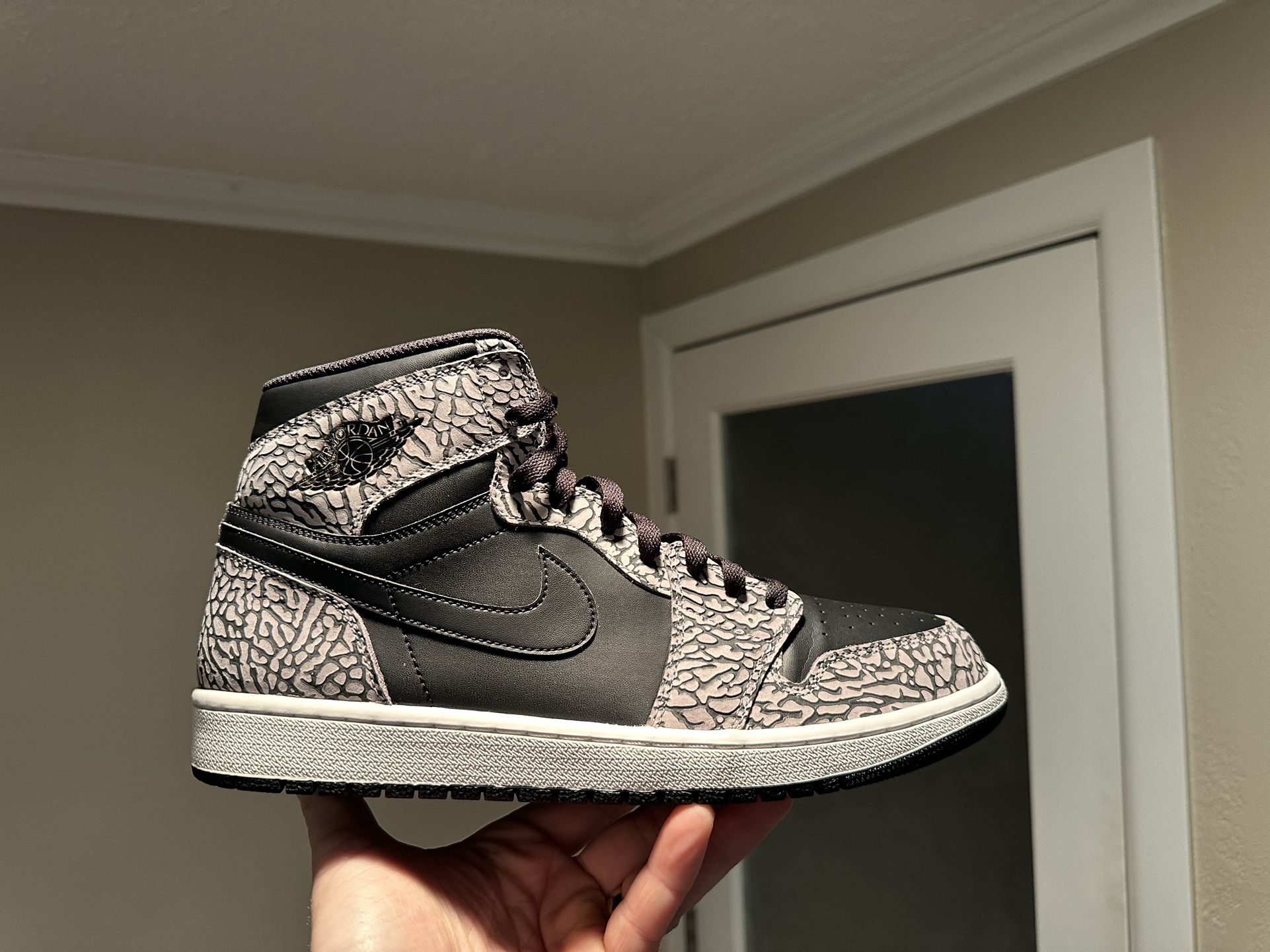 Air Jordan 1 Retro High “Black Elephant” VNDS Size 12