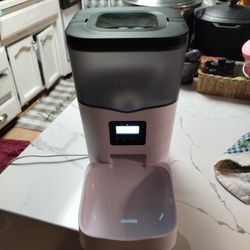 Ymiko Automatic Cat Feeder..Holds 12 Cups Of Food..voice Recorder..Dispenser..Like New!