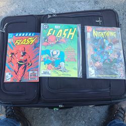 All four Price to sell 25$ DC FLASH. #1 .FLASH #338 AND DC NIGHTWING # 14