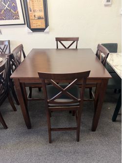 Dining table with 4 stools
