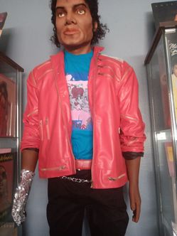 Life size  micheal Jackson  beat it statue