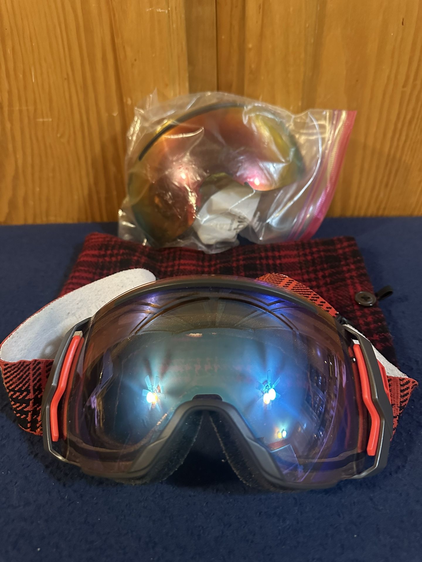 Smith Woolrich Ski/Snowboarding Goggles w/Light & Dark Lenses & Soft Storage Bag