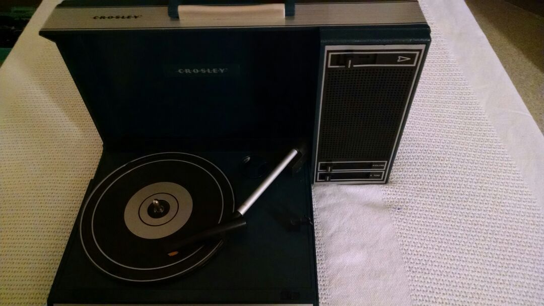 CROSLEY CR6016A Record Player