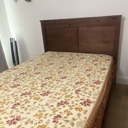 Queen size solid Wood 4 Piece Bedroom Set