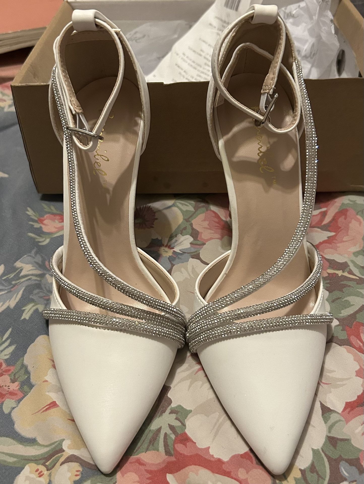 White Heels W Shimmery 3 Straps - Size 6