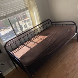 Day Bed with Mattress