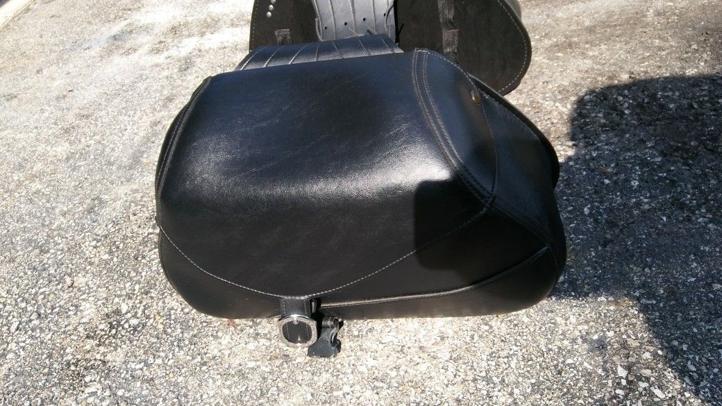 Yamaha V-star saddlebags