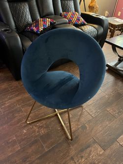 Modern and silky blue velvet chair