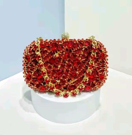 Red Crystal Evening Clutch – Elegant & Sparkly