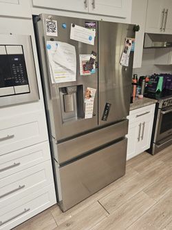 Fridge - Has Error Code. Needs Maintenance