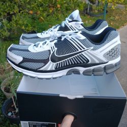 New Nike Vomero 5 Men Size 13