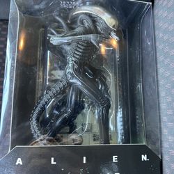 Culturefly 1979 Alien Big Chap Xenomorph 9in Deluxe Statue With Background