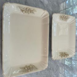 Platters and Gravy Boat (Set of 3)