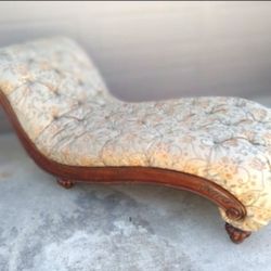 GORGEOUS VINTAGE TUFTED DAMASK CHAISE LOUNGE 
