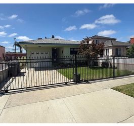 Spacious Family Home !!! 3/2