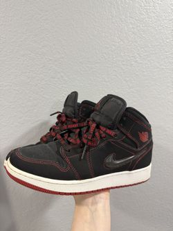 Sneakers/ Jordans