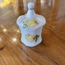 Beautiful Like New Vintage Yellow Rose Trinket Box