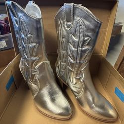 MIA Boots Raylyn Silver  Meta NEW Size 8 Women 