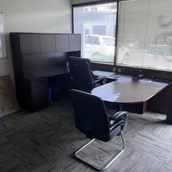 Office Desk With Executive Chair And Side Chairs