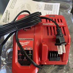 MILWAUKEE M18 -M12 RAPID CHARGER  BRAND NEW OUT THE BOX NEVER USED  (( Read Descripción Below Please ))