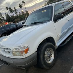 2000 Ford Explorer