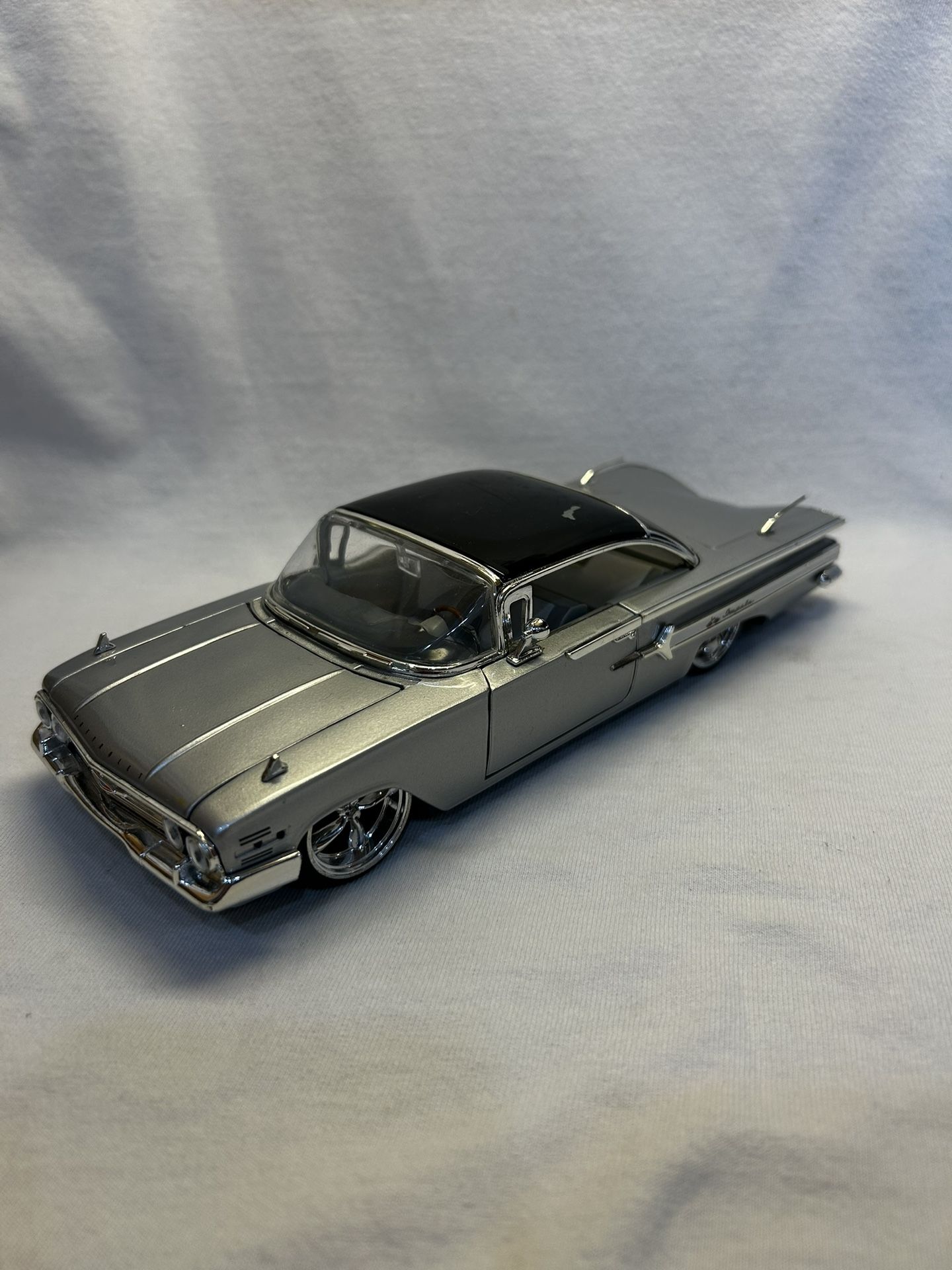 1960 Chevy Impala Diecast Model 1:24 (DUB Edition)