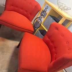 2 MATCHING ACCENT CHAIRS ORANGE