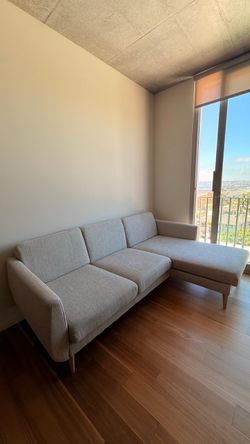 Light Gray Sectional Sofa with Chaise-Like New
