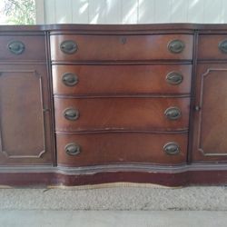 Antique English-style Oak curve-fronted sideboard/buffet For 300dlls (Glenn And  Campbell